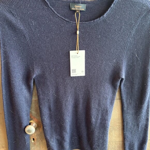 Quince Featherweight 100% Mongolian Cashmere Sweater M New With Tags Navy - Picture 1 of 3